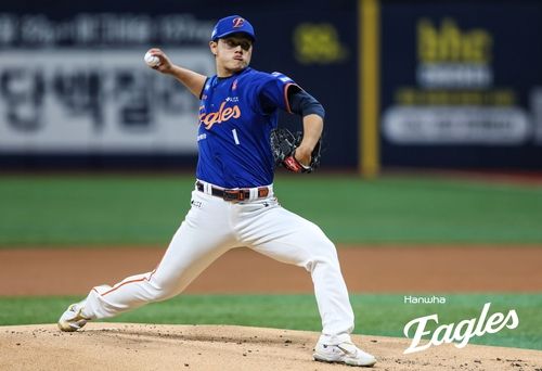 역투하는 한화 문동주