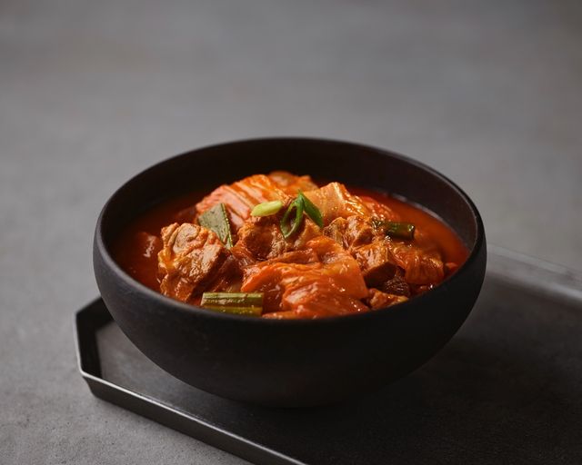 롯데호텔앤리조트, 간편식 '롯데호텔 김치찌개' 선보여