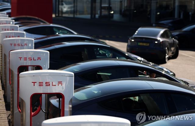 영국 런던의 테슬라 매장