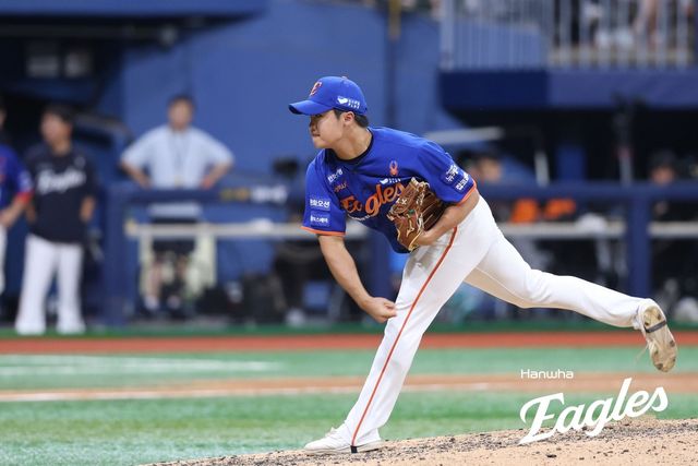 직구 9개로 1이닝 최소 투구 3탈삼진 기록을 세운 한화 정우주