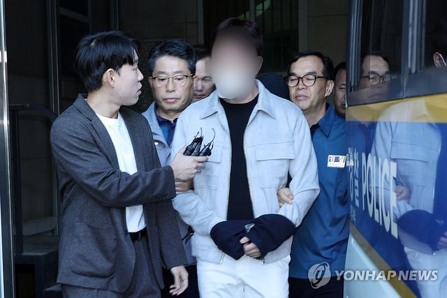 검찰로 송치되는 '마세라티 뺑소니범'