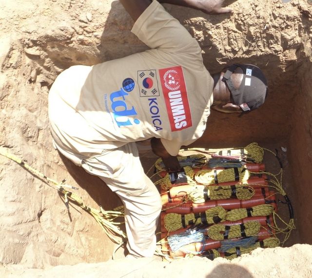 DR콩고서 지뢰 작업 수행