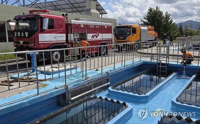 강릉시 생활용수 운반급수 나선 소방차들