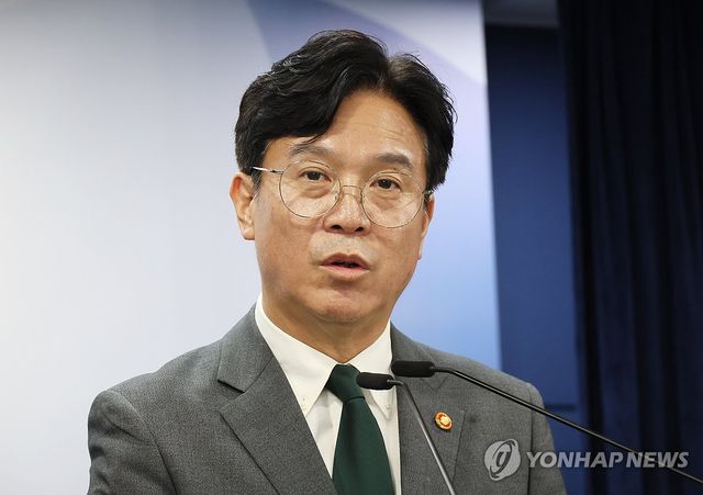 김영훈 장관, 노동조합 및 노동관계조정법 개정안 브리핑
