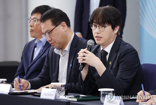 발언하는 하정우 AI미래기획수석