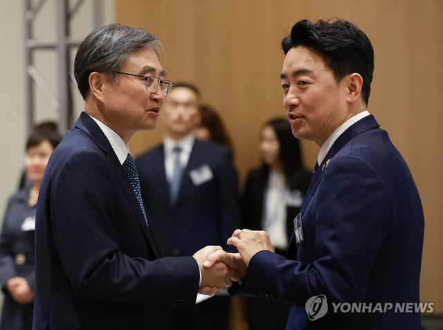 강훈식 비서실장과 조현 외교장관