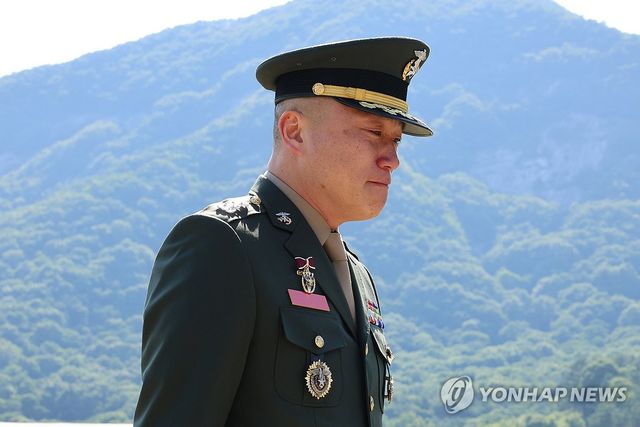 슬픔 억누르는 채상병 전 대대장