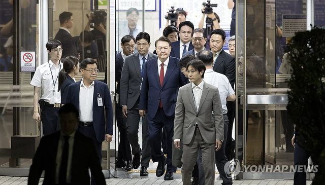 구속심사 마치고 서울구치소 향하는 윤석열 전 대통령