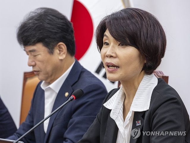 정책조정회의에서 향후 원내 운영 방안 말하는 한정애 정책위의장