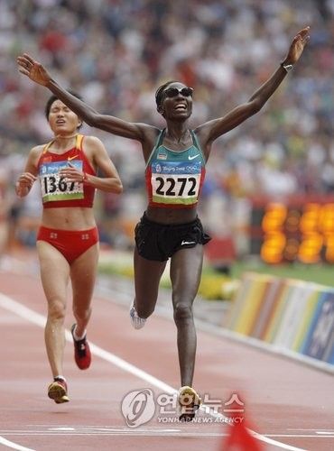 2008년 베이징 올림픽 여자 마라톤에서 은메달을 딴 캐서린 은데레바 