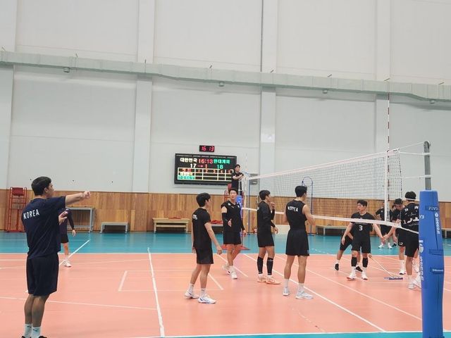 현대캐피탈과 연습경기를 벌이는 남자배구 대표팀