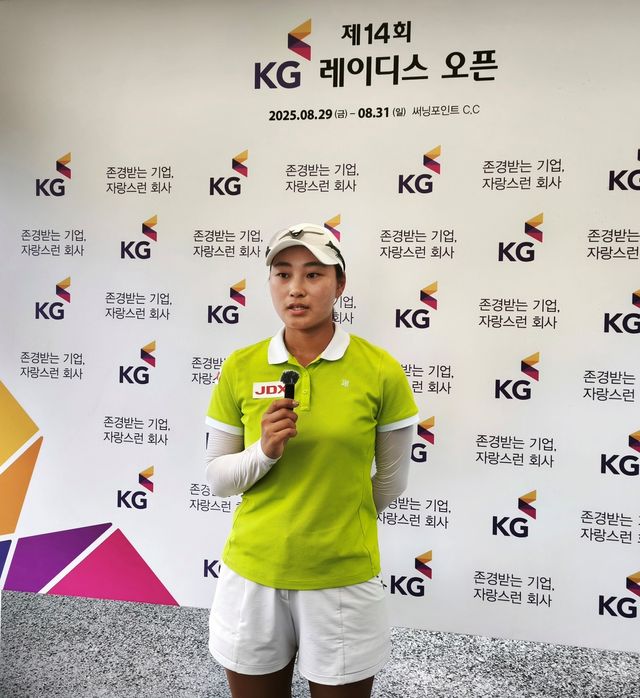 인터뷰하는 전승희