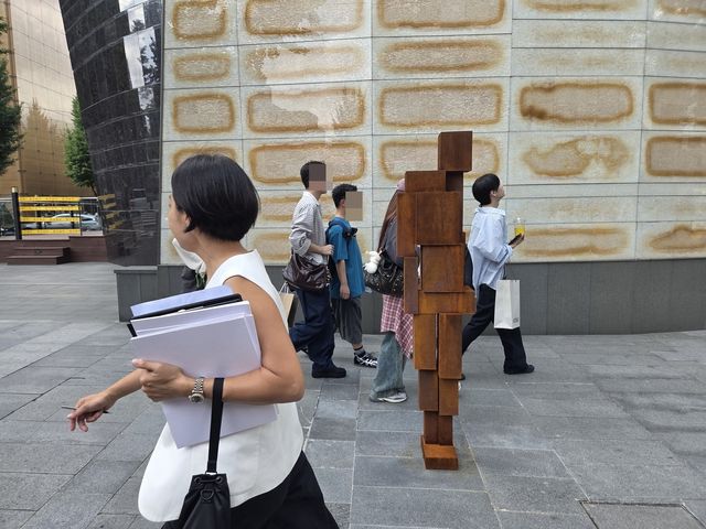 앤서니 곰리의 조각상 '몸틀기Ⅳ'