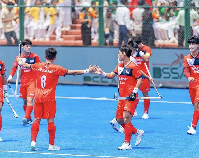 대만을 꺾고 기뻐하는 한국 선수단.