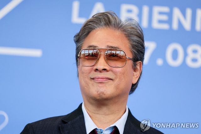 영화 '어쩔수가없다'의 박찬욱 감독