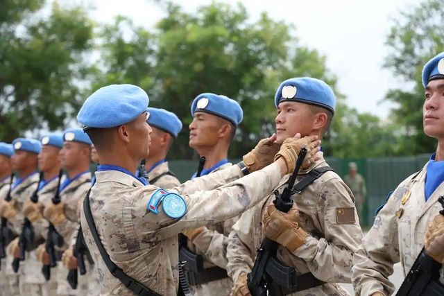 중국 전승절 열병식을 앞두고 지난 12일 훈련하는 평화유지군 장병들