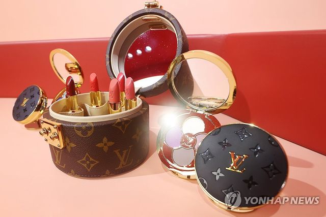 베일 벗은 루이뷔통 뷰티 컬렉션
