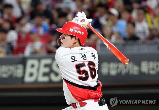 타격하는 오선우