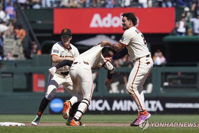 아다메스에게 잡힌 이정후