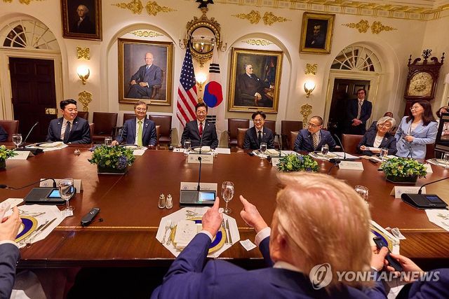 오찬장의 한미 정상