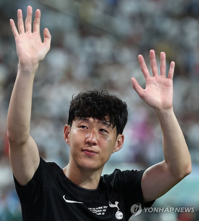 눈물 흘리는 손흥민