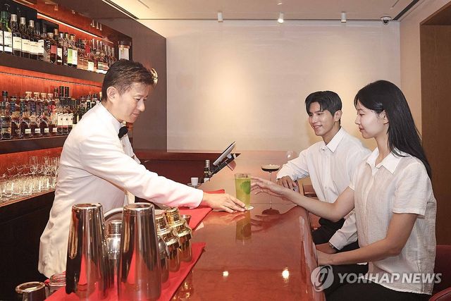 신세계백화점 강남점, '슈퍼스타 by 폴스타' 칵테일바 오픈