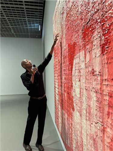 '기차 시간표' 연작 설명하는 마크 브래드퍼드 