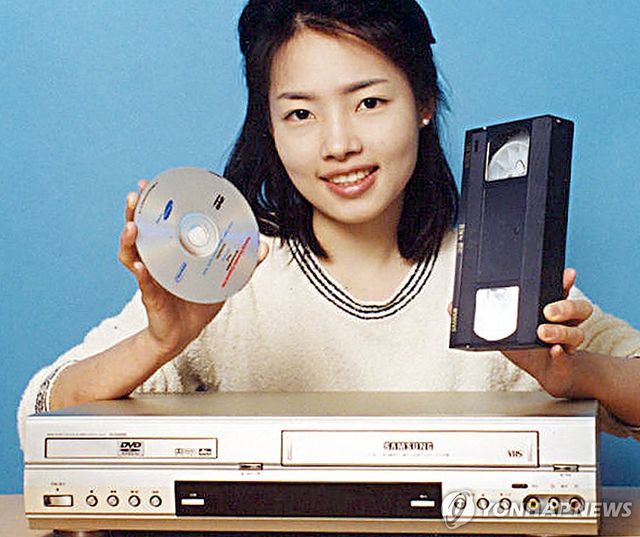 DVD 플레이어와 비디오테이프레코더(VTR) 복합 재생기(삼성전자)