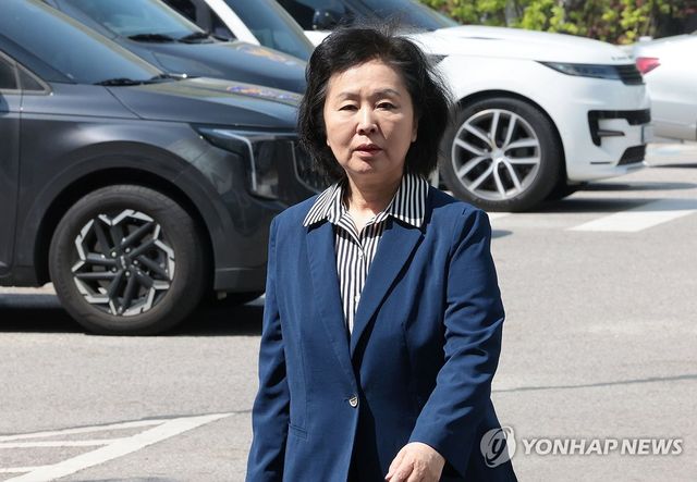 김영선 전 의원, 참고인 신분으로 검찰 출석