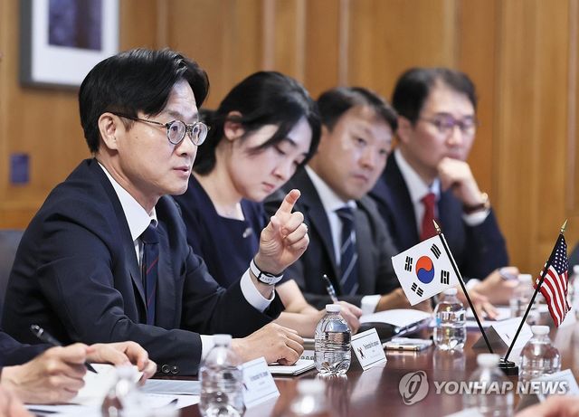백악관 국가에너지위원회 위원장과 면담에서 발언하는 김정관 산업통상자원부 장관