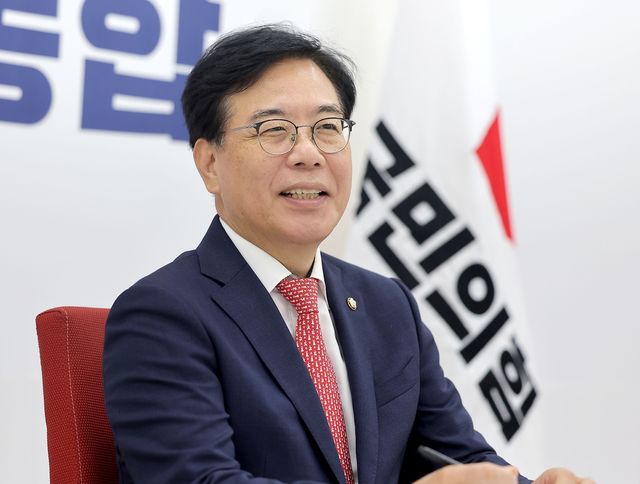 연합뉴스와 인터뷰하는 국민의힘 송언석 원내대표