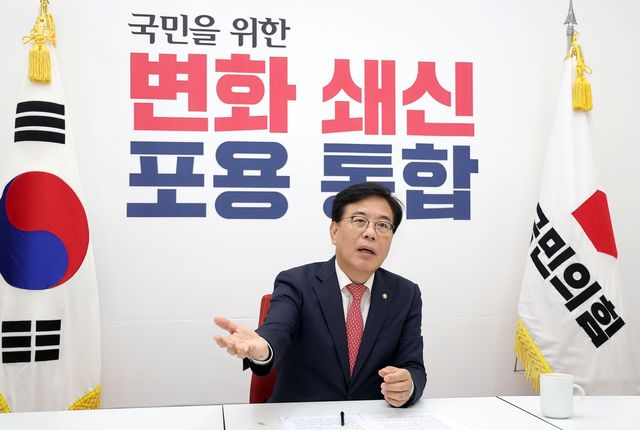 연합뉴스와 인터뷰하는 국민의힘 송언석 원내대표