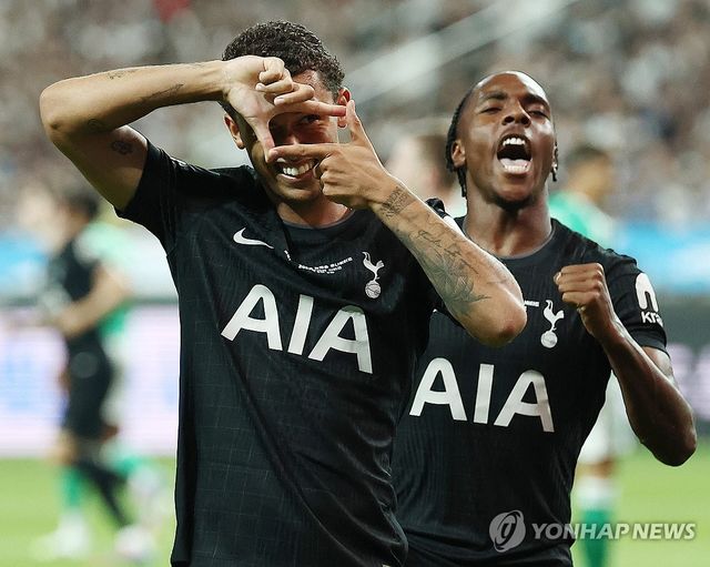 브레넌 존슨 '찰칵 세리머니는 계속된다'