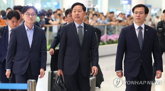 귀국하는 한국 무역협상 대표단