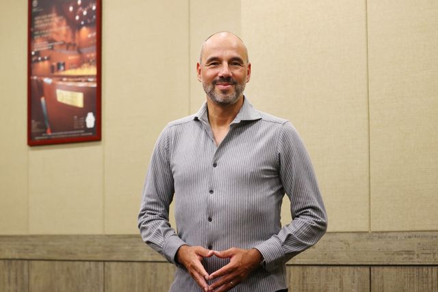 지휘자 로렌스 르네스