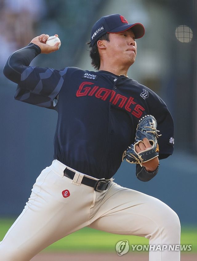 역투하는 이민석