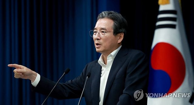 한미 관세 협상 타결, 취재진 질문에 답하는 김용범 정책실장