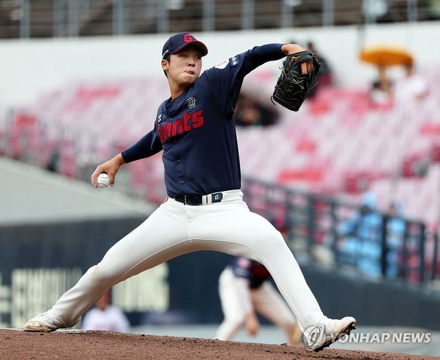 투구하는 이민석