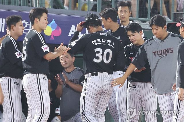 5회 채우지 못하고 내려가는 에르난데스