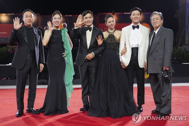 제82회 베네치아영화제 영화 '어쩔수가없다' 프리미어 상영회