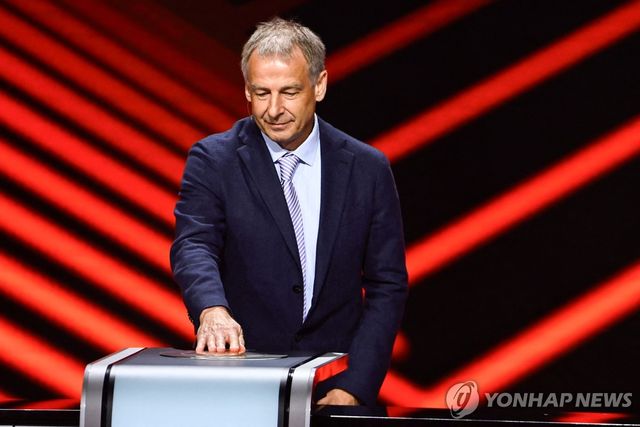 추첨식에 참석한 위르겐 클린스만 전 감독