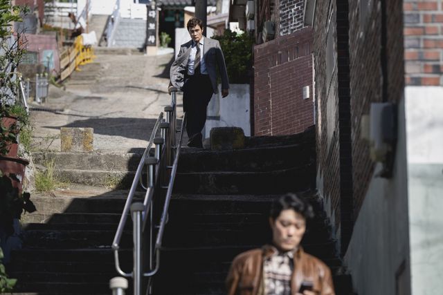 영화 '어쩔수가없다' 속 장면