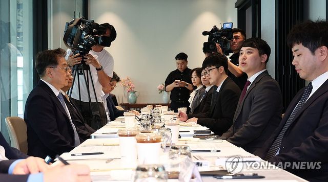 발언하는 한성존 대한전공의협의회 비대위원장