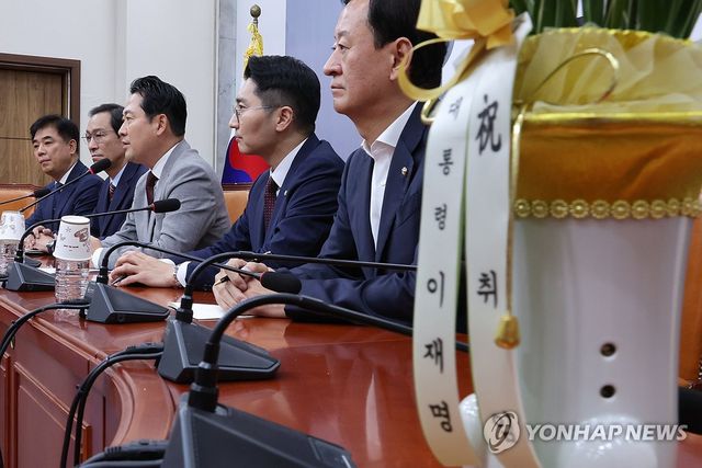 장동혁 대표 예방한 우상호 정무수석