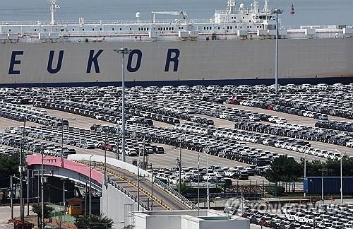 수출 대기하는 자동차들