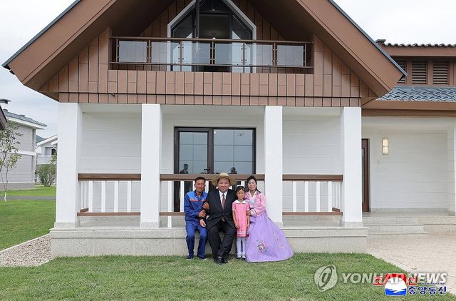 김정은, 낙원바다양식소 준공식 참석…지방발전정책 성과 부각