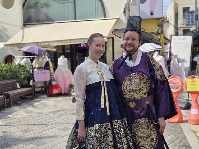 한복 입은 외국인 관광객