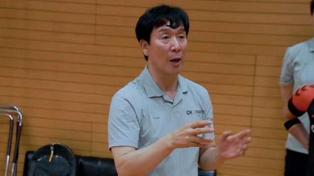 남자배구 OK저축은행의 신영철 감독