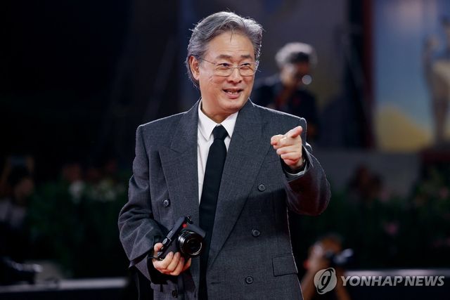 제82회 베네치아영화제 영화 '어쩔수가없다' 프리미어 상영회에서 박찬욱 감독