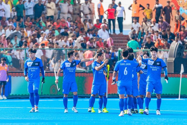 말레이시아와 경기에서 득점 후 기뻐하는 한국 선수단. 